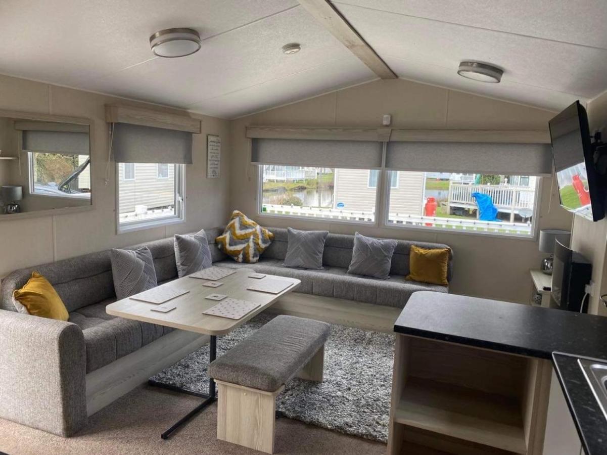 Haggerston Castle 6 Berth Caravan - Lakefield 115